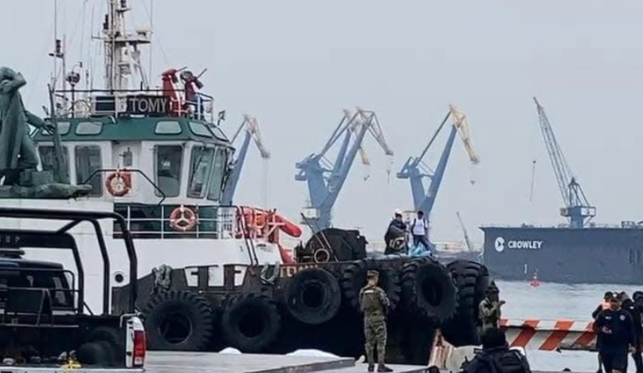 Cae auto al mar en Centro Histórico de Veracruz; hay 2 muertos