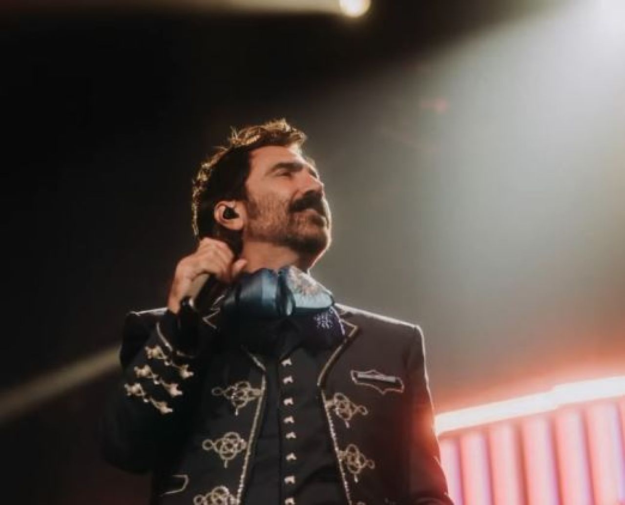 También Alejandro donará las ganancias del concierto a damnificados en Texas