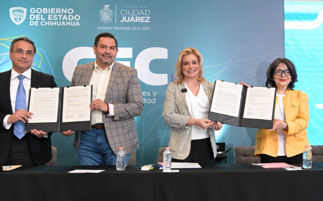 Firma Maru Campos carta- donación de terreno para Centro de Convenciones en Juárez