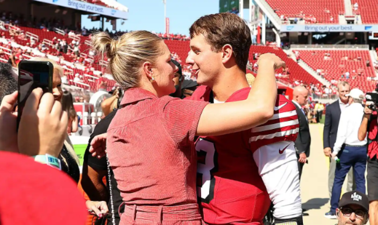 Se convierte en papá el quaterback de San Francisco 49ers