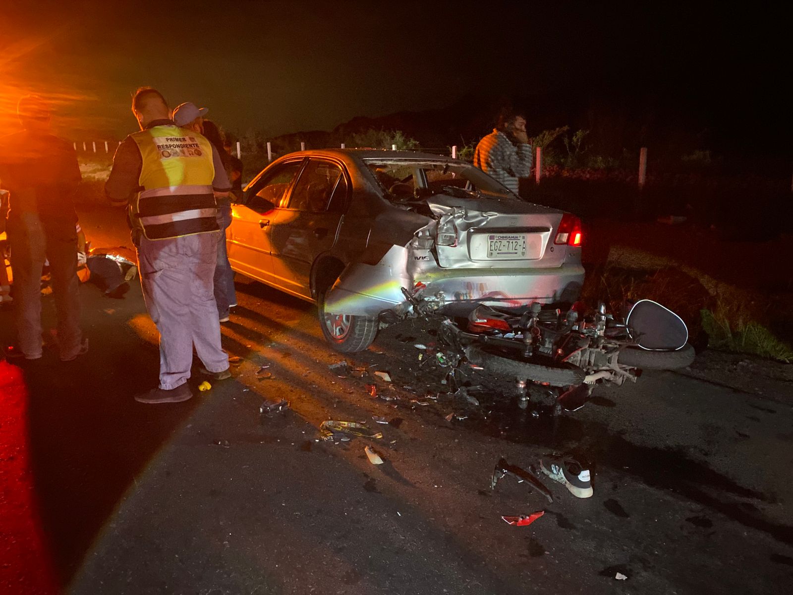 Motociclista resulta lesionado tras impactarse contra un vehículo en la carretera federal 45