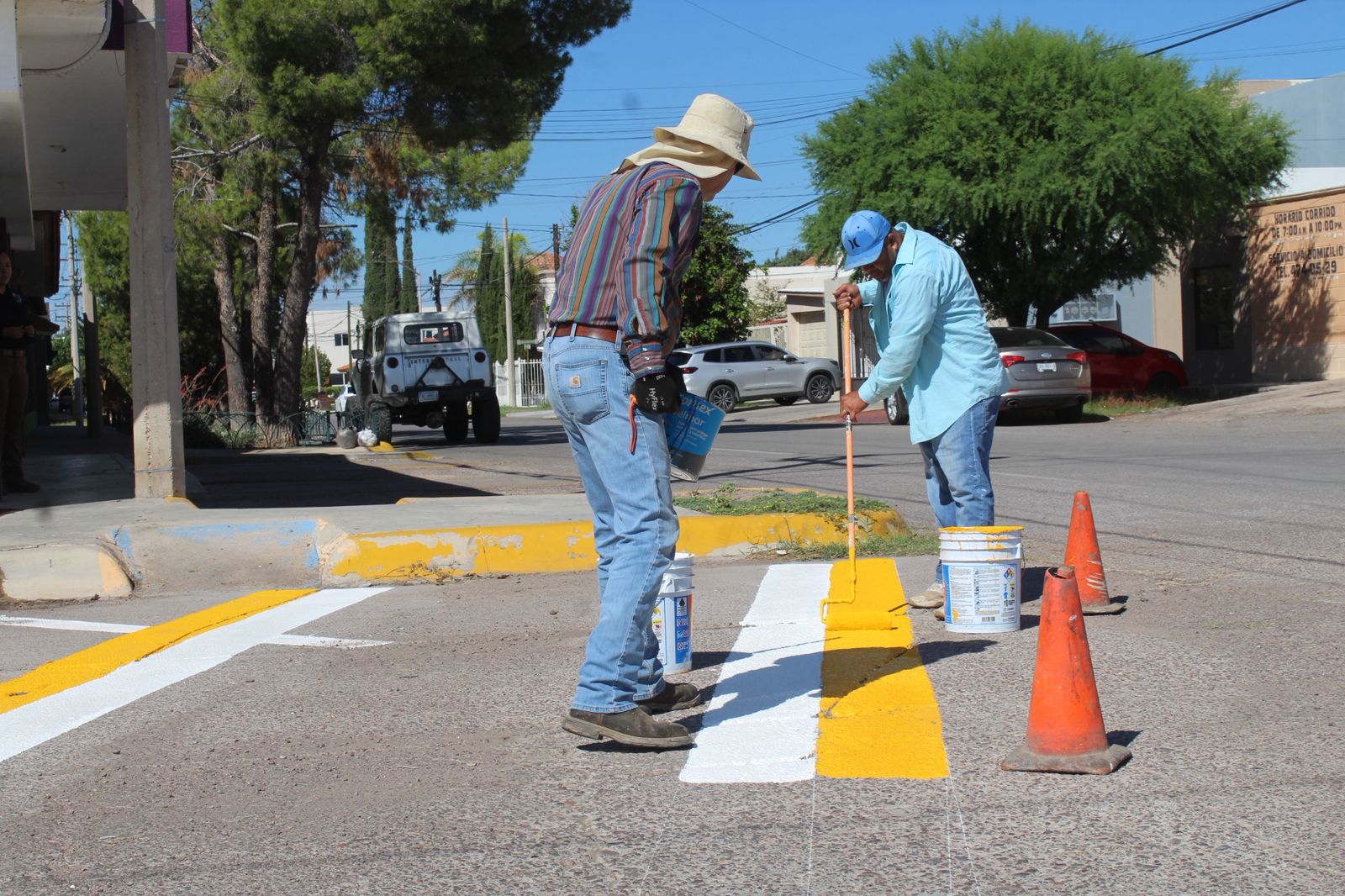 Refuerzan pintura de pasos peatonales en distintos puntos de Delicias