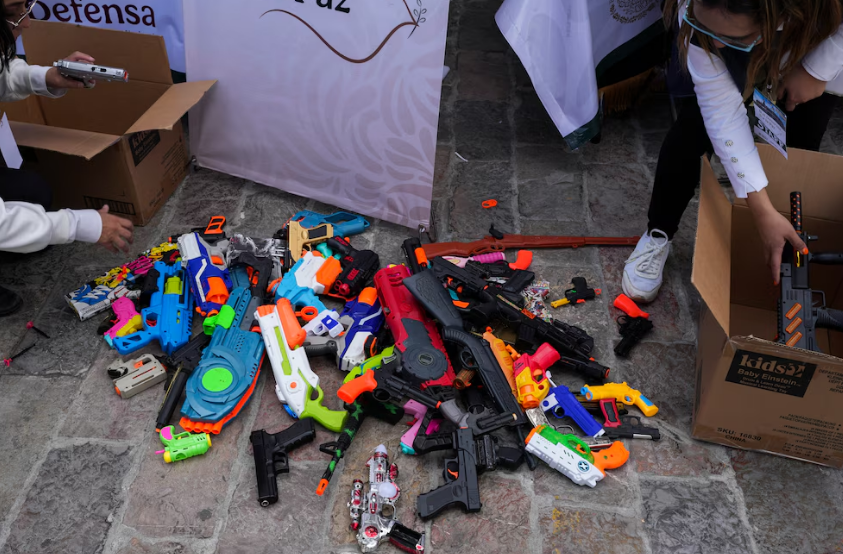 Canje de juguetes bélicos por educativos en México: así funciona la campaña que busca formar ciudadanos pacíficos