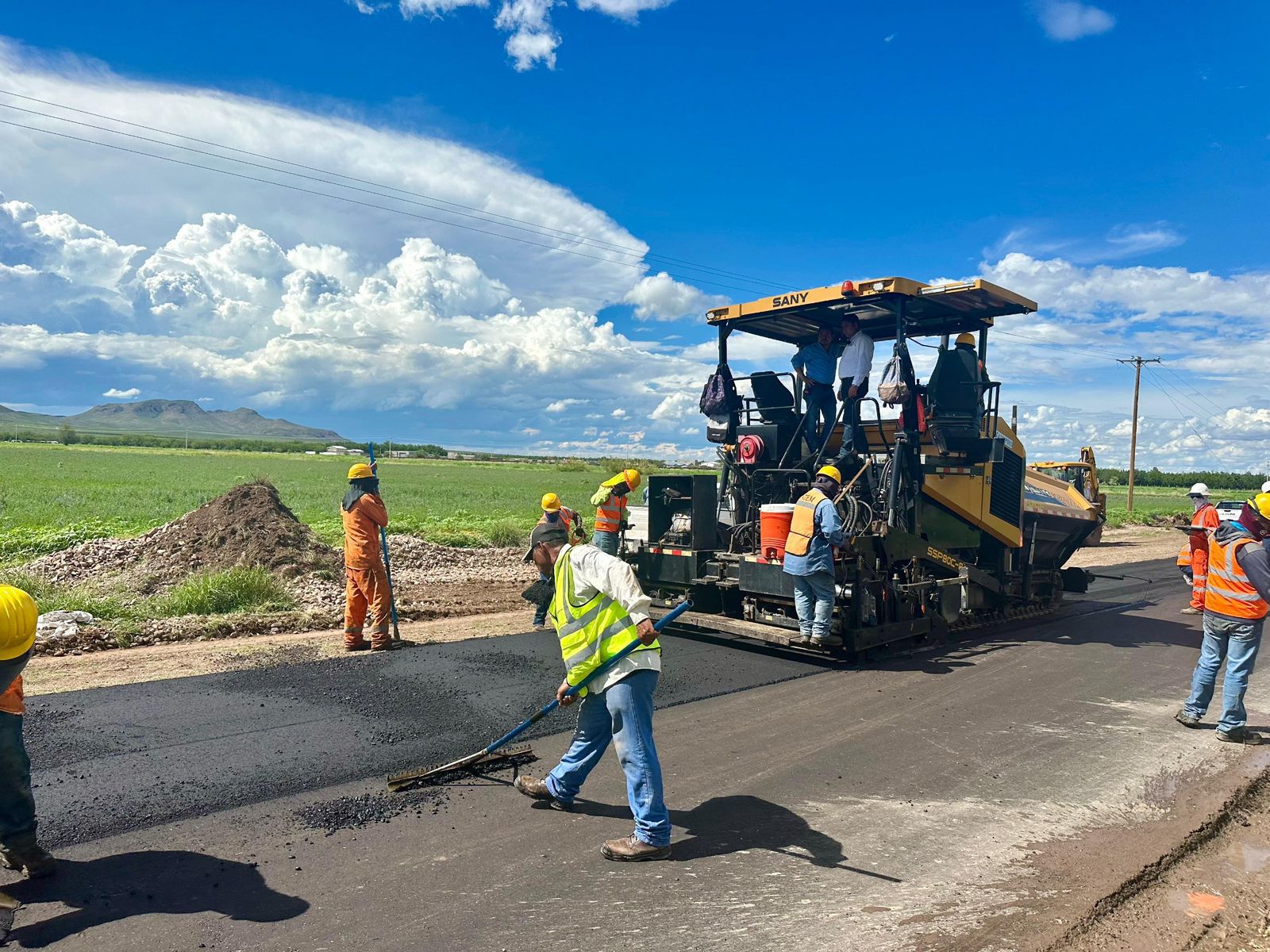 Rehabilita Estado carretera Meoqui–Rosales–Presa Fco. I. Madero