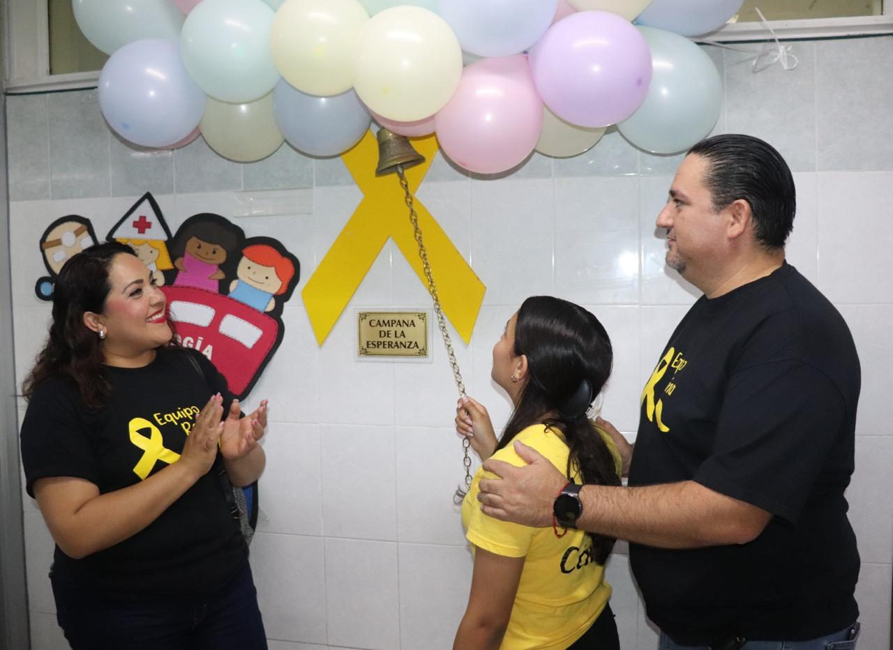 ¡Triunfó contra la leucemia! Regina de 16 años, toca la “Campana de la Victoria” en el IMSS Chihuahua