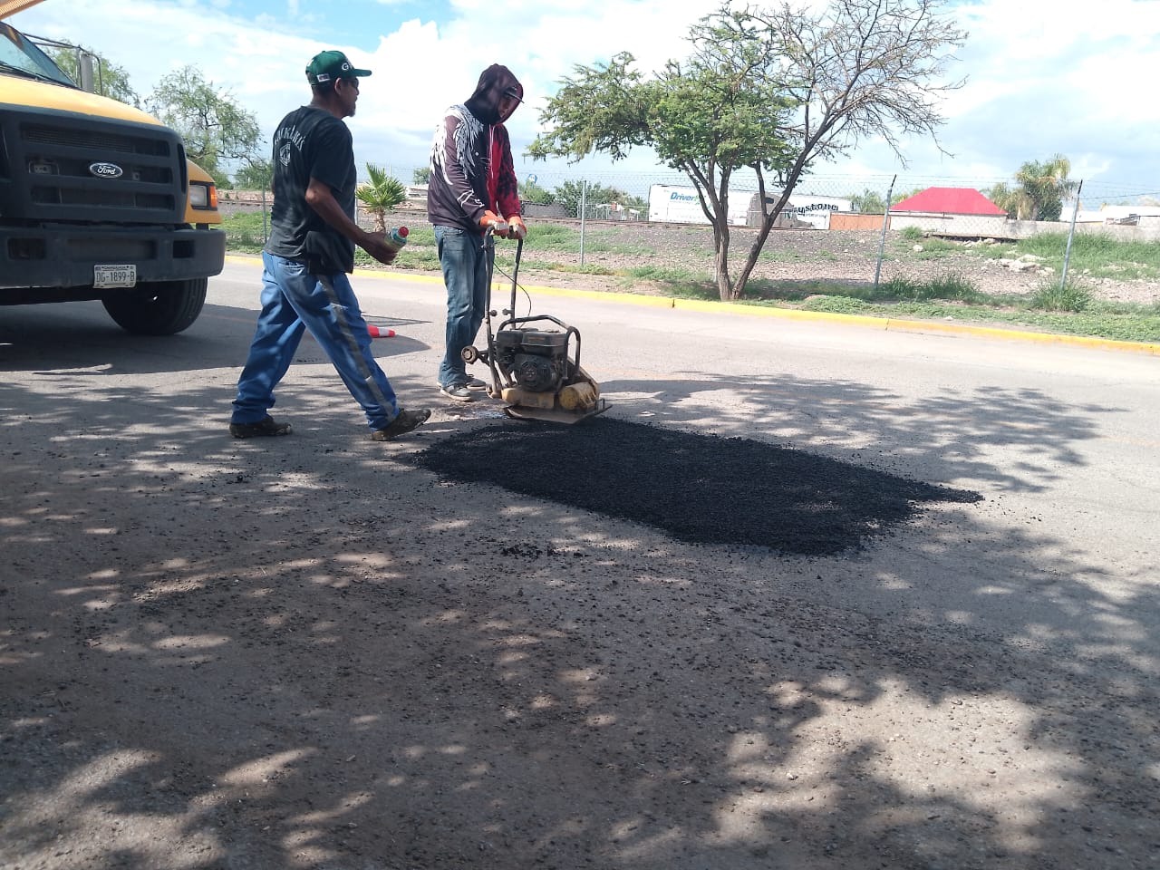 Intensifican en Meoqui Campaña de Bacheo Permanente