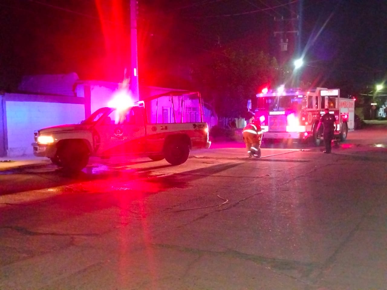 Quema de basura se sale de control en sector poniente, Bomberos se movilizaron