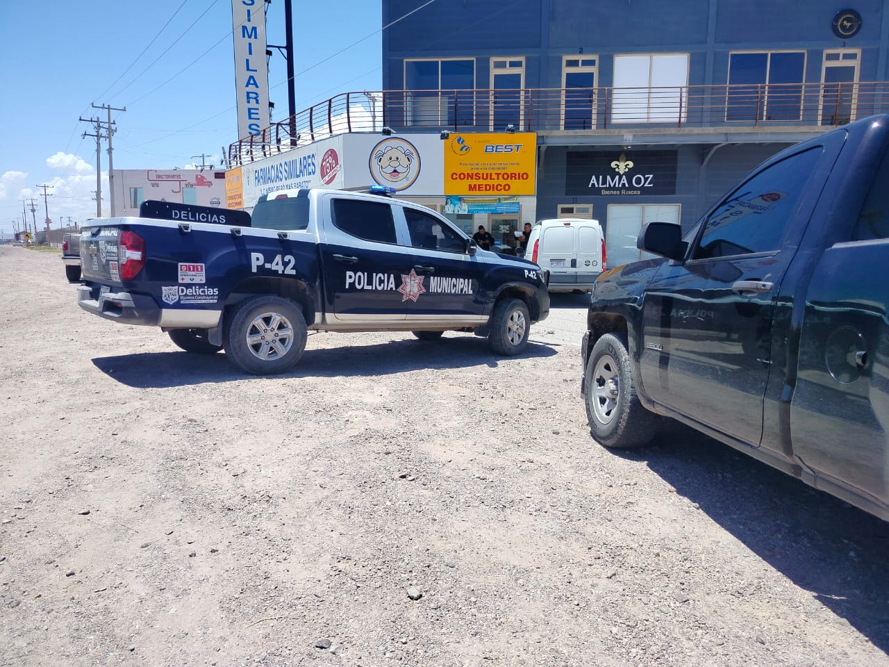 Mujer adulta mayor fallece a bordo de camioneta en Plaza del Abuelo
