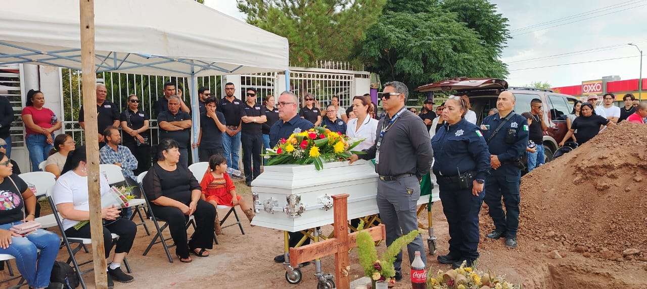 Lágrimas, salvas y sirenas de patrullas al despedir a municipal de Aldama ejecutado