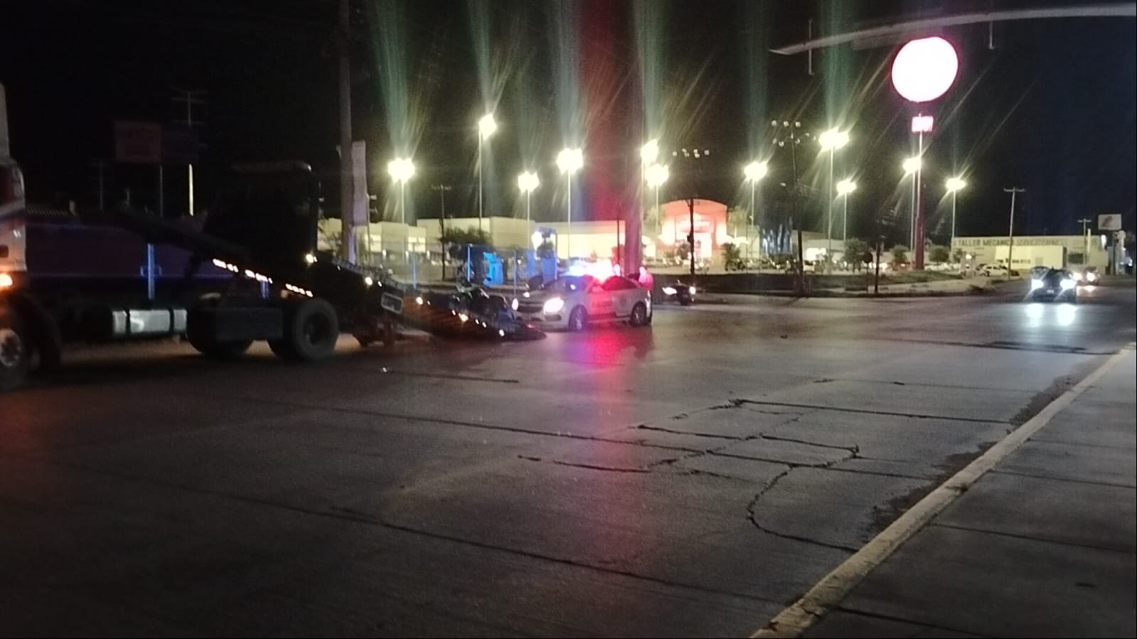 Motociclista con fractura expuesta tras choque en cruce de la Plutarco Elías Calles