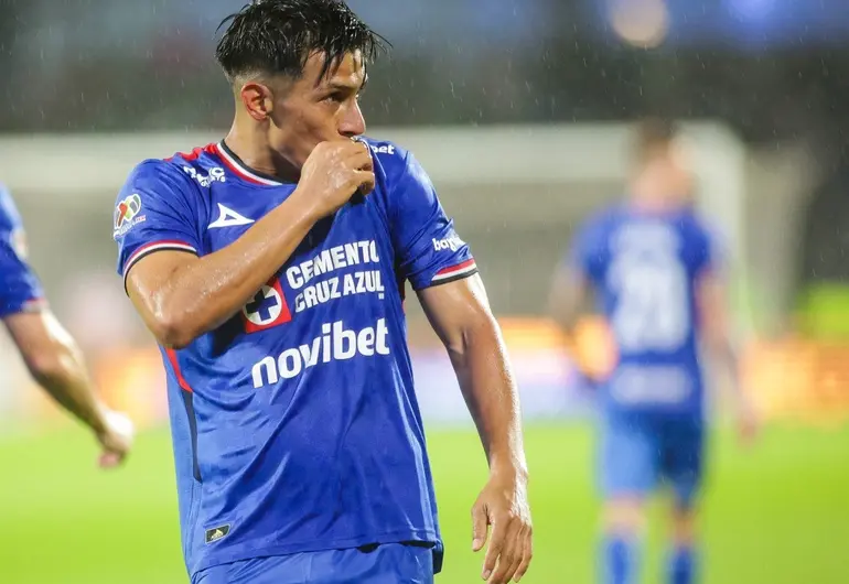 Cruz Azul golea a León con lluvia de goles sobre el final