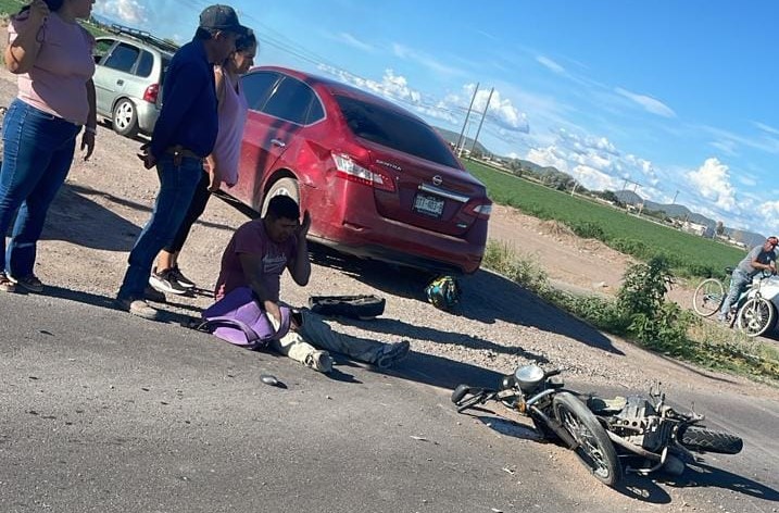 Motociclista resultó lesionado tras chocar al rebasar vehículo en camino a La Quemada