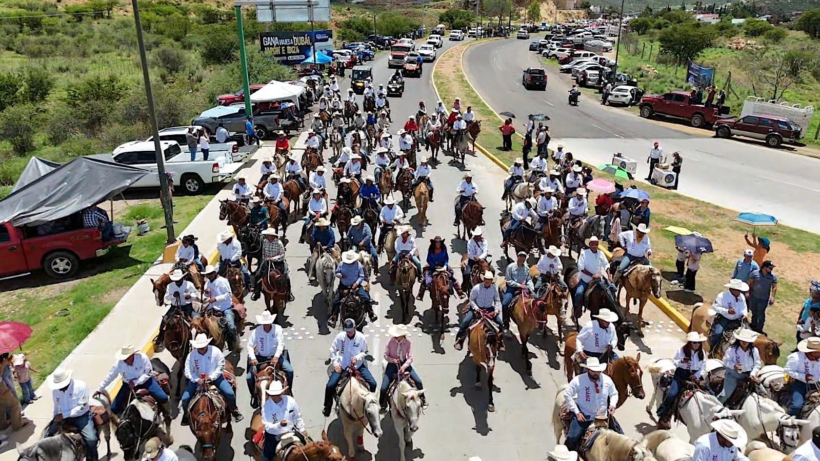 Cierra la XXX Gran Cabalgata Villista en el Pueblo Mágico de Parral con más de 8 mil jinetes