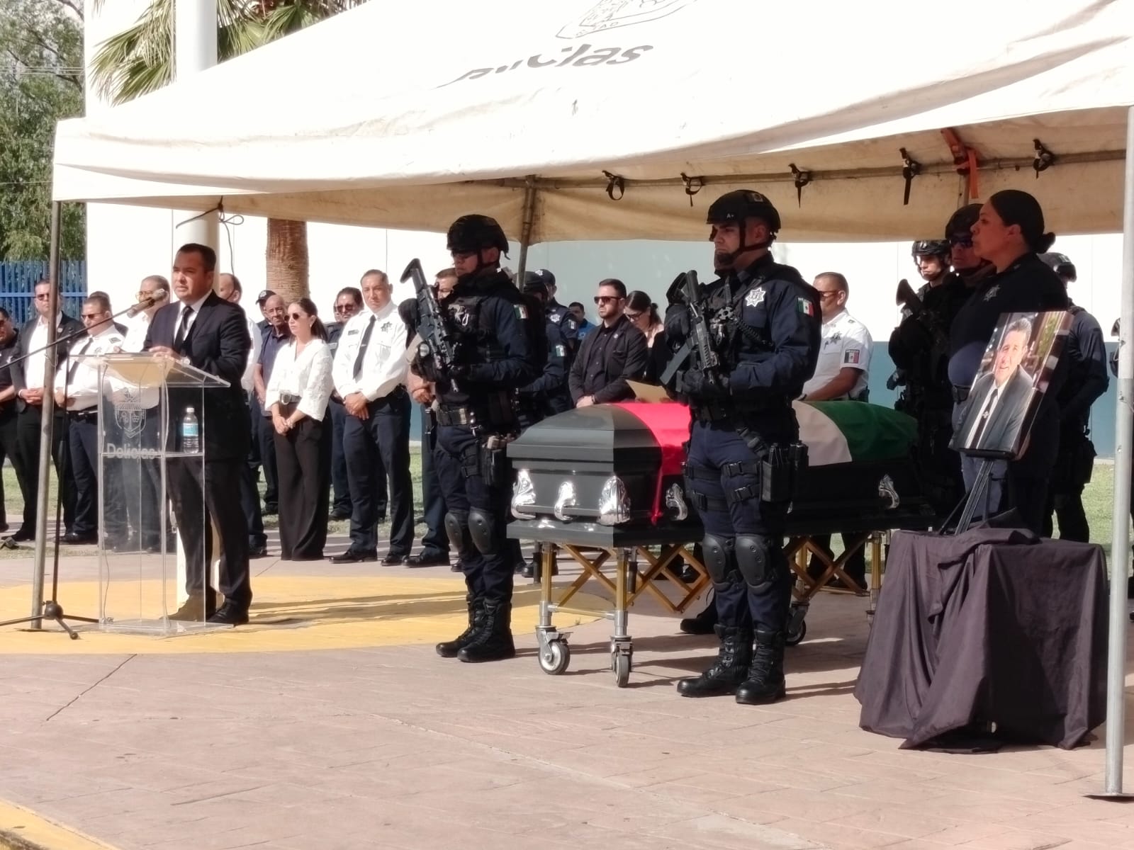 Rinden emotivo homenaje militar y policiaco al comandante Jorge Luis Bustamante Soto