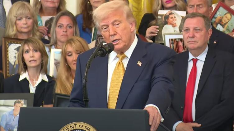 Aseguró Trump que “nunca” le informaron que salía en archivos Epstein