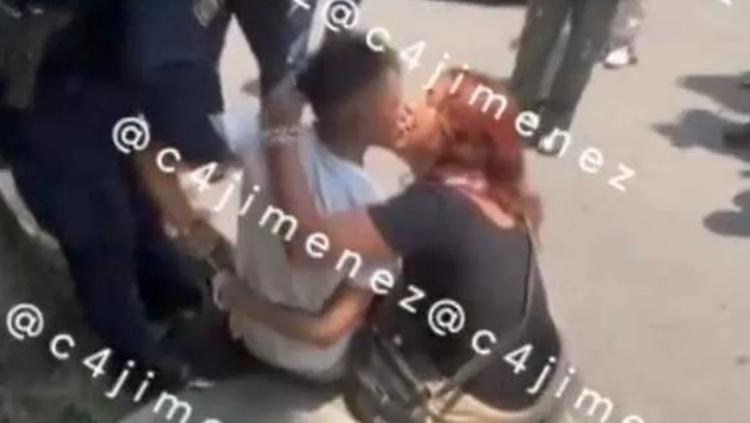 ¡Ganó el amor! Liberan a joven que robaba con ayuda de su novia