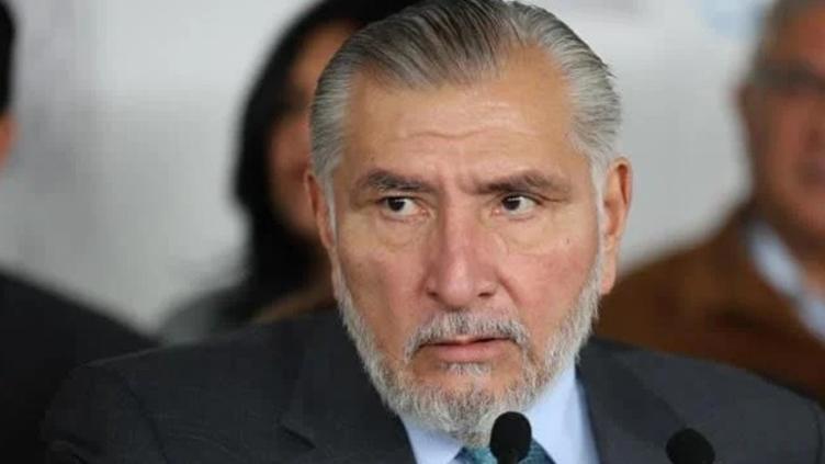 Vinculan a Adán Augusto con permisos a red de apuestas