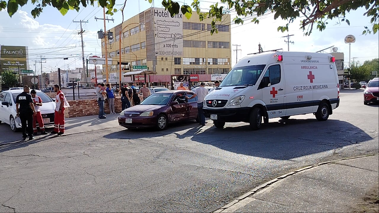 Mujer lesionada y daños por 40 mil saldo de choque en centro de la ciudad