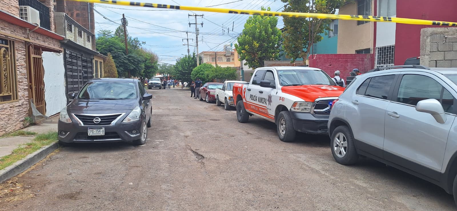 Escucharon gritos y hallaron a su vecino tirado en el piso en un charco de sangre; murió