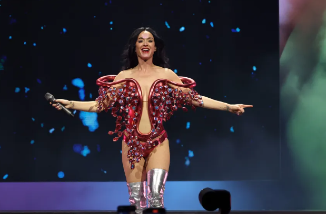 Captan a Justin Trudeau en concierto de Katy Perry