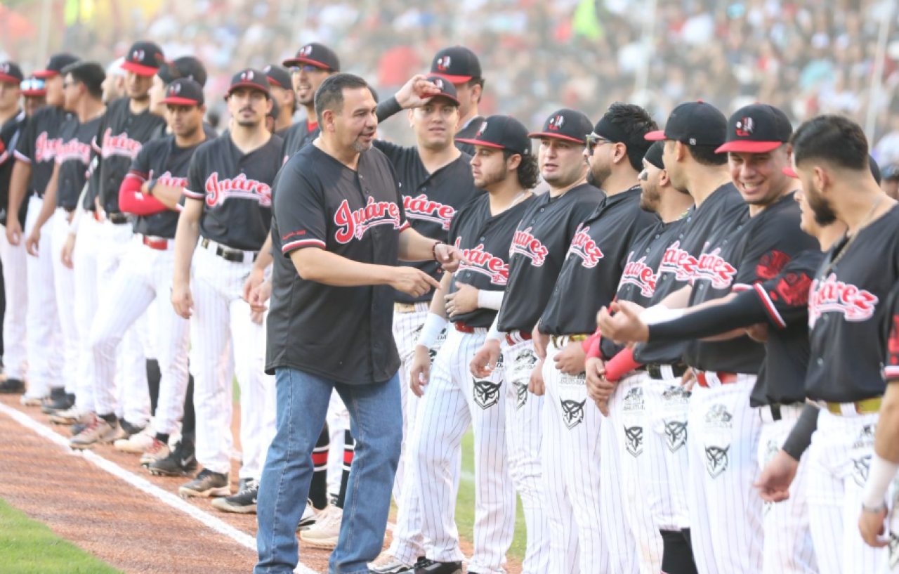 Lanza alcalde Pérez Cuéllar la primera bola en semifinales de Indios