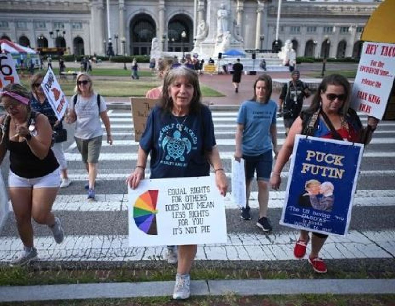 Reprueban en más de 400 ciudades de EU las políticas de Trump