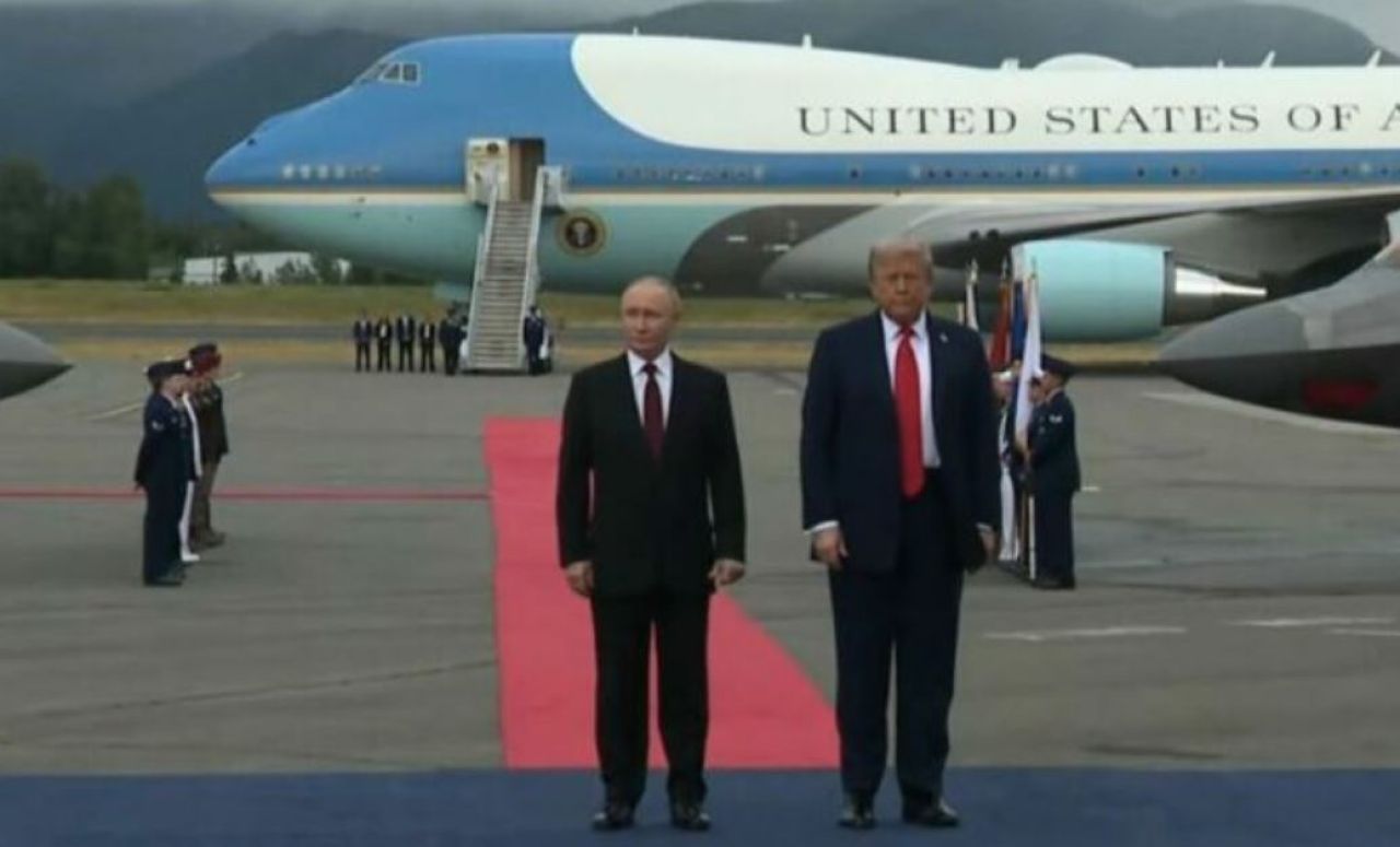 Inicia reunión en Alaska entre Trump y Putin