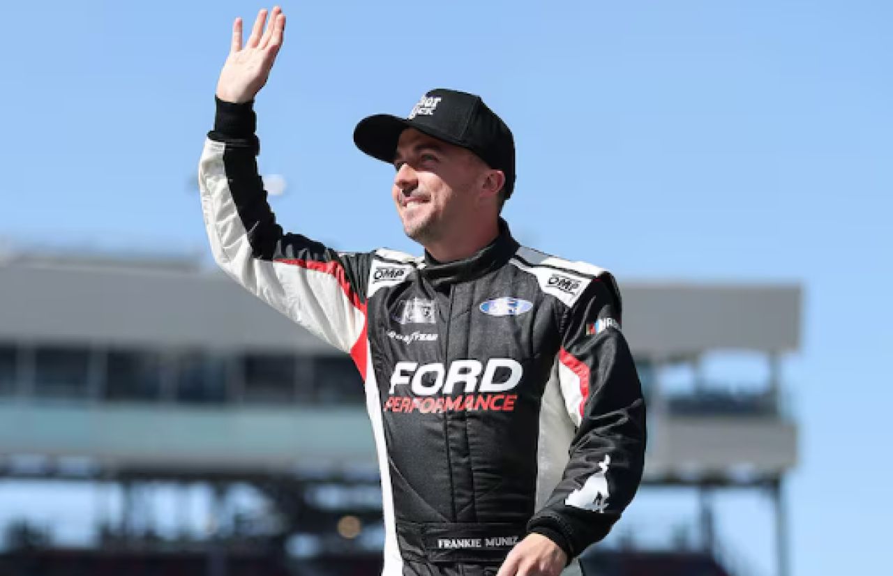 Sufre aparatosa caída Frankie Muniz; se «despide» como piloto de NASCAR