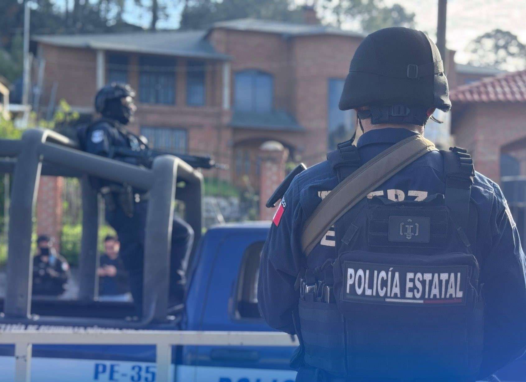 Grupo armado levanta, tablea y libera a 10 estatales en Balleza