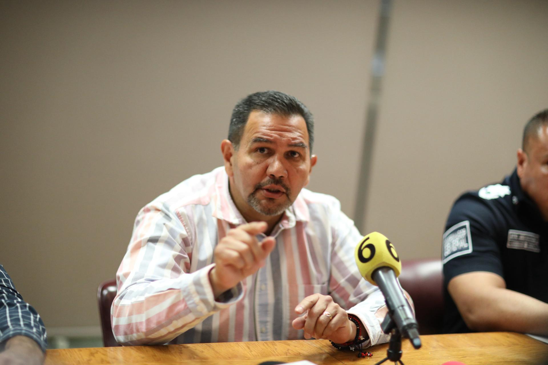 Presidente Municipal atiende a la familia LeBarón