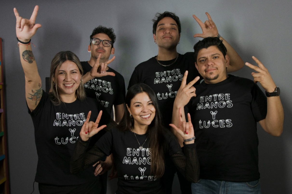 Destaca egresada de la Facultad de Artes de la UACH por su trayectoria en la música y el teatro musical