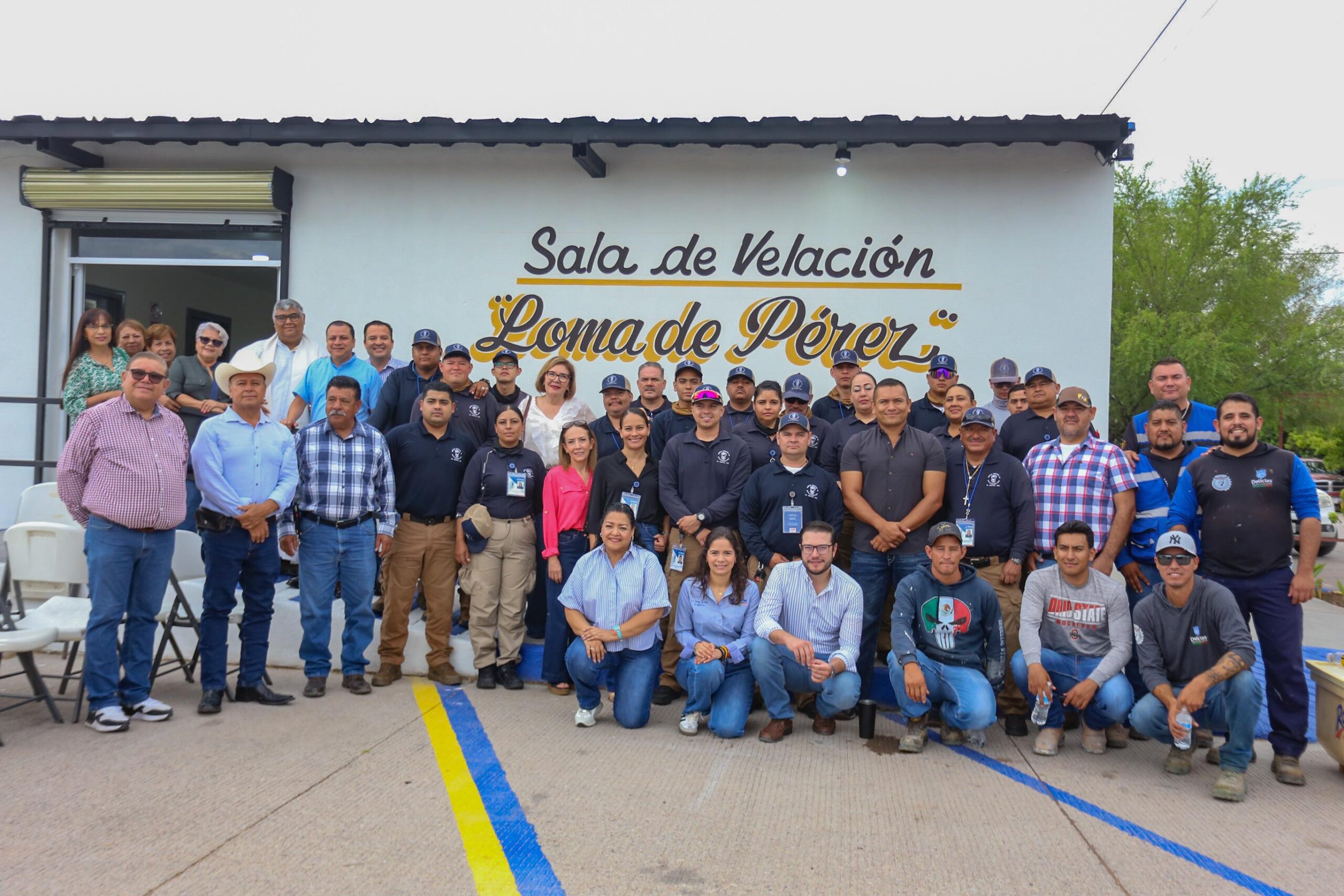Valenciano encabeza entrega de sala de velación en el Ejido Loma de Pérez