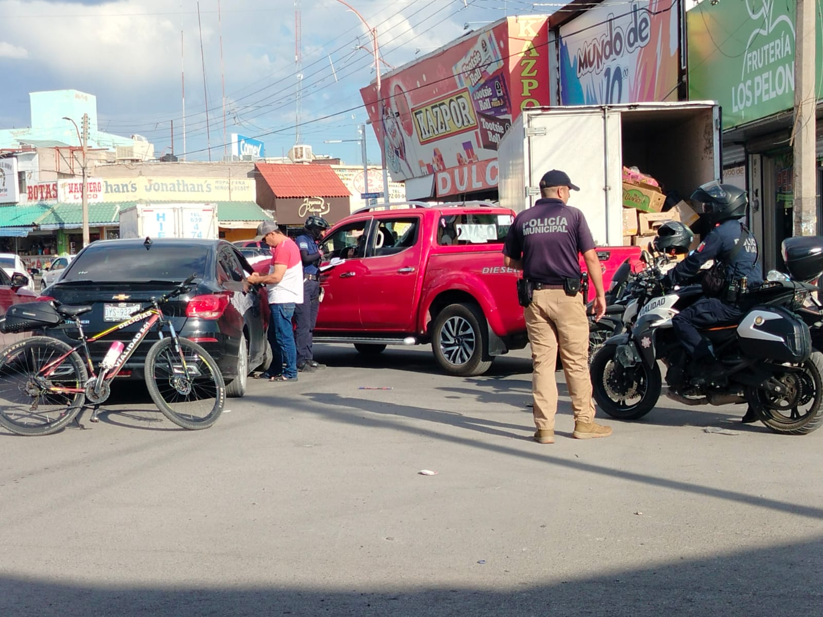 Choque en el círculo del mercado Juárez provocó cierre parcial