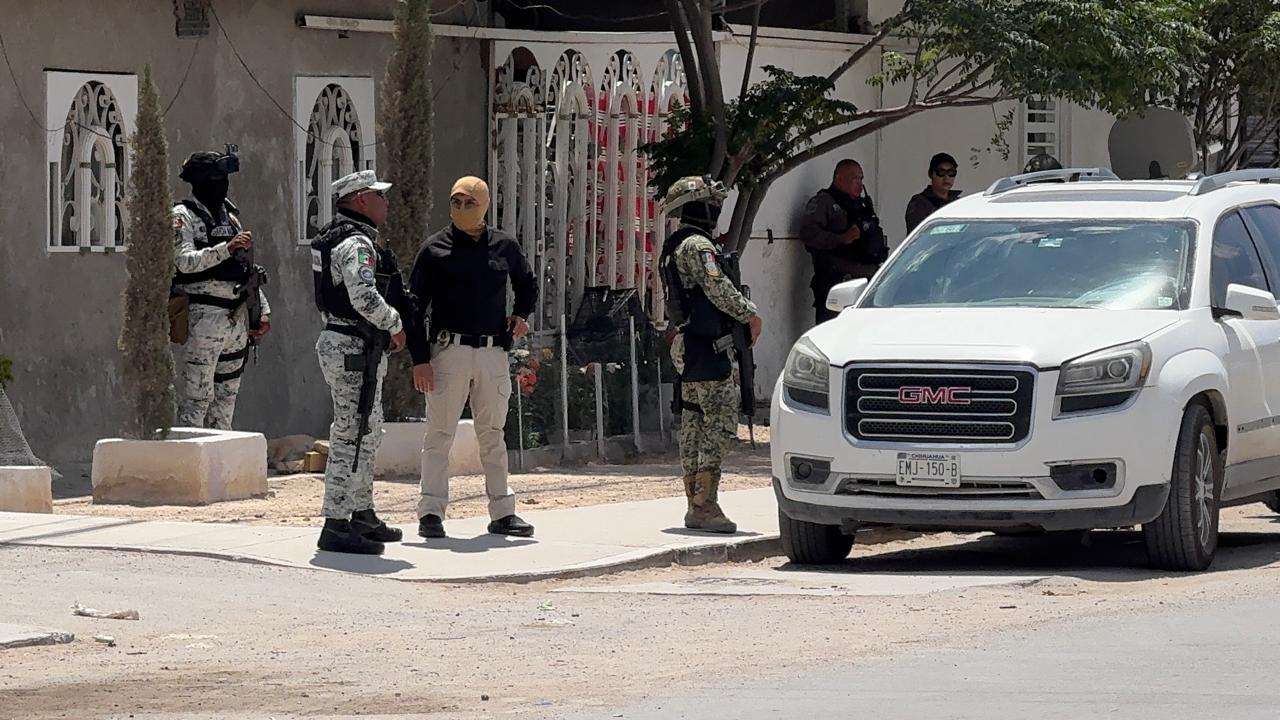 Confirman hallazgo de armas y drogas en casa de mujer Policía