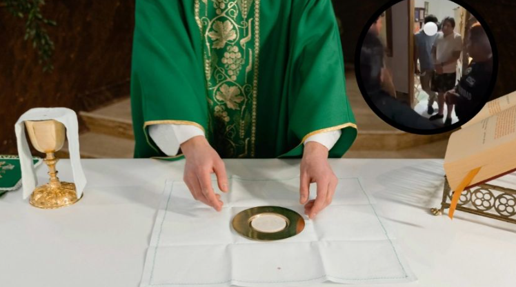 Sacerdote es hallado en su casa en compañía de dos menores, uno de ellos en ropa interior