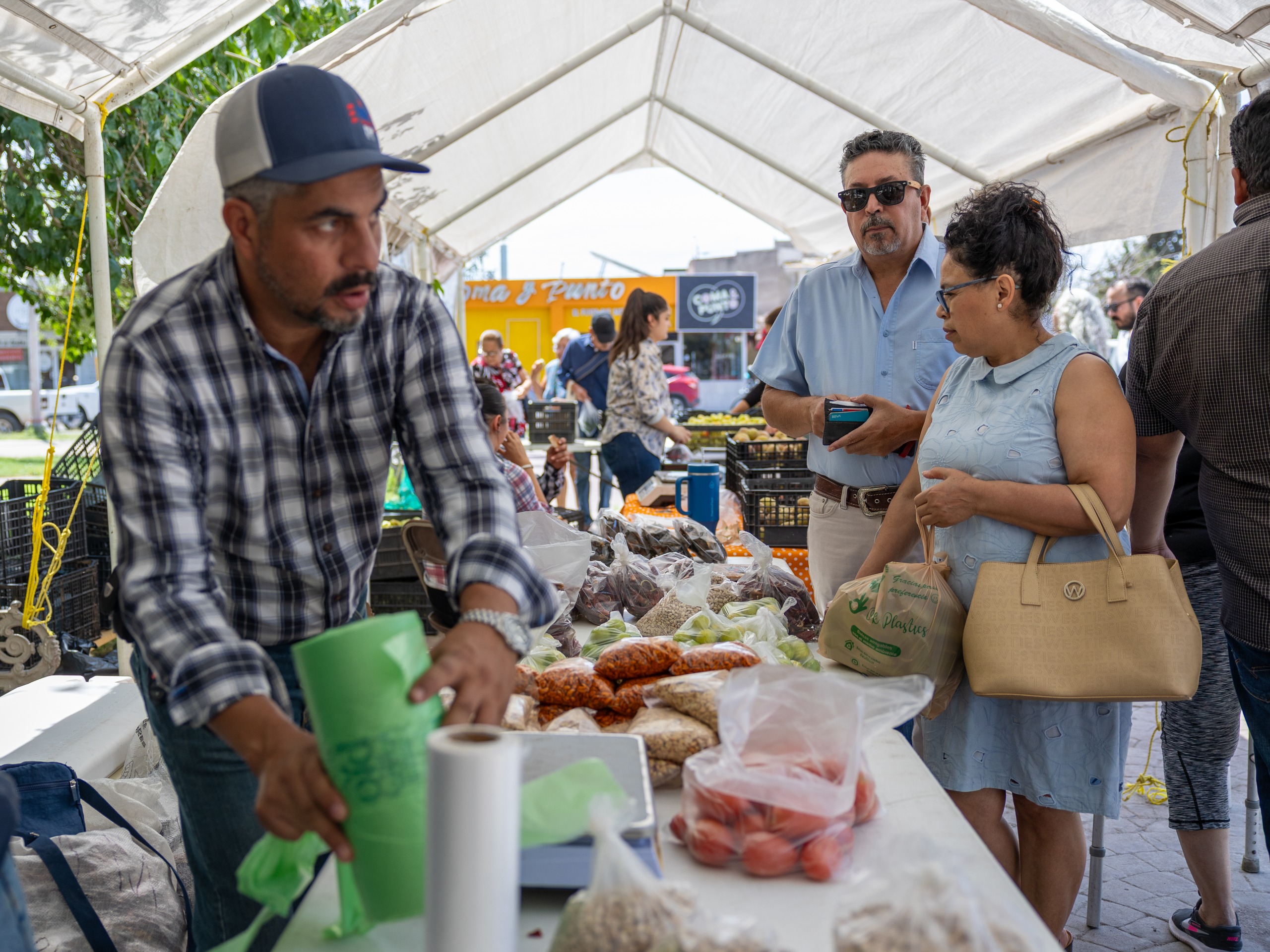 Promueven venta directa del campo a la mesa en la tercera edición del Mercado de Productores