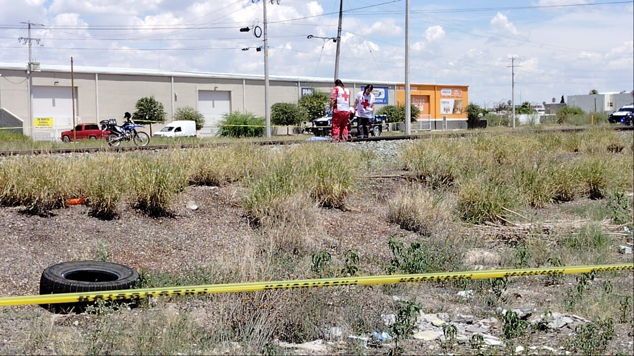 A casi 24 horas no han identificado a hombre fallecido sobre las vías del tren