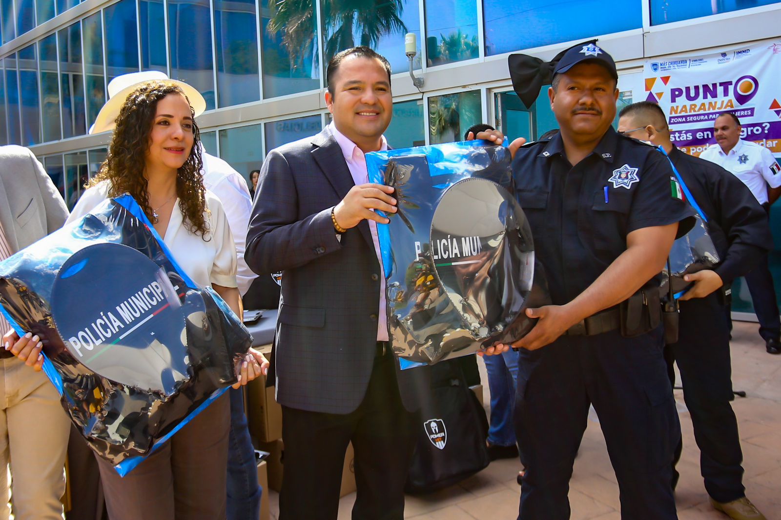 Refuerzan seguridad en Delicias con entrega de nuevo equipamiento policial