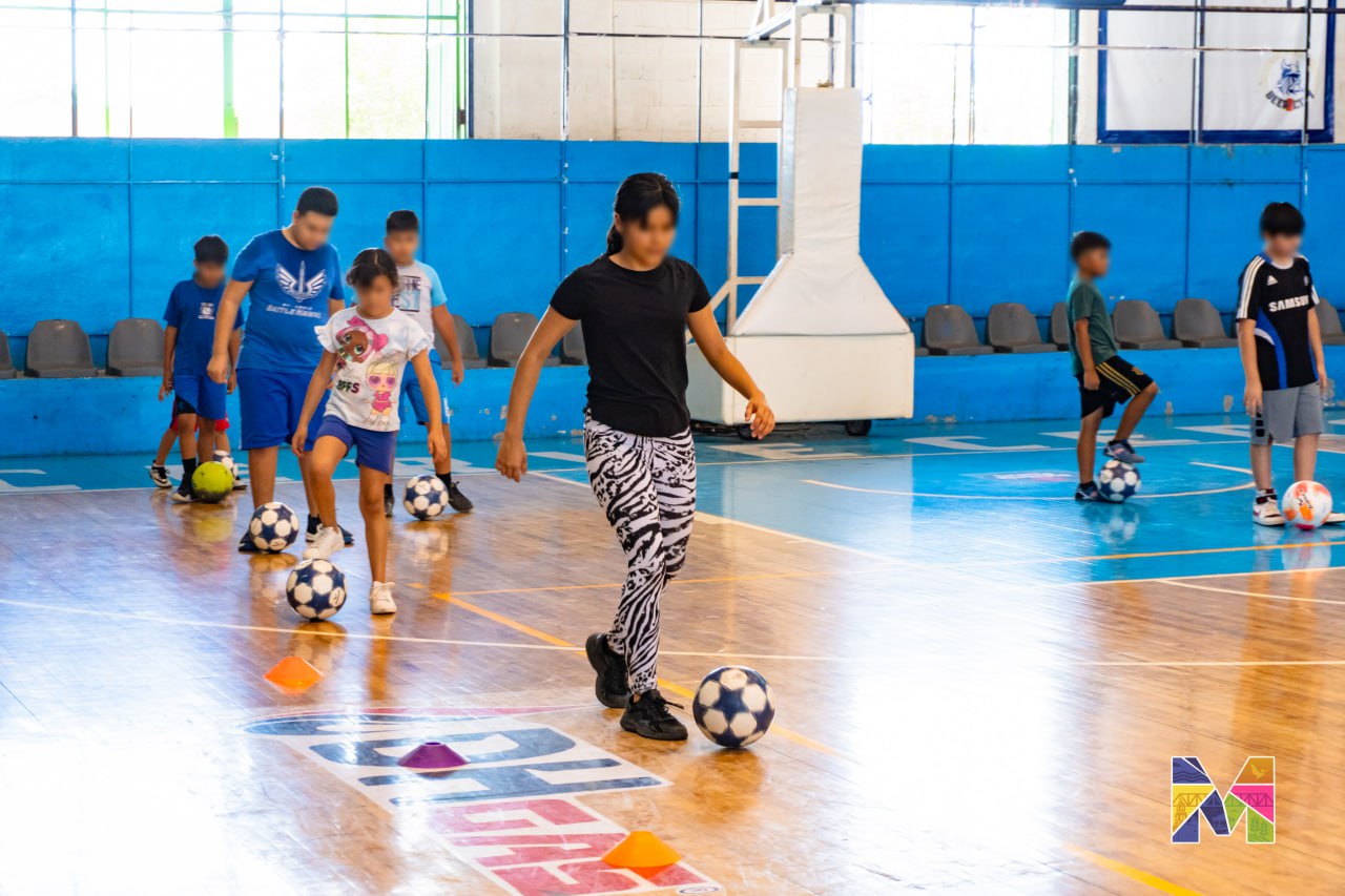 Lleva Gobierno de Meoqui cursos deportivos a comunidades durante el verano