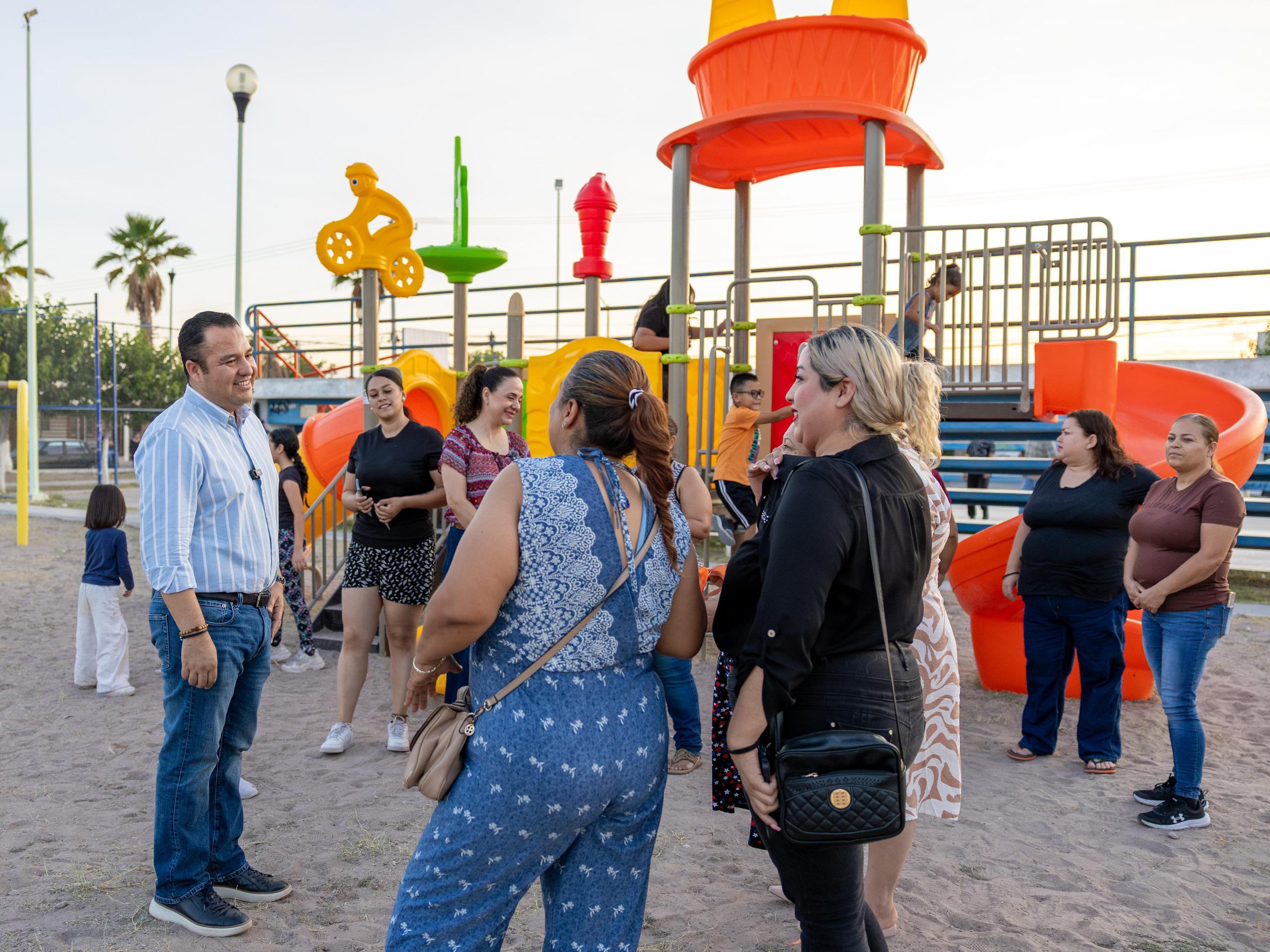 Inaugura Valenciano juegos infantiles y ejercitadores en Los Nogales y Las Torres
