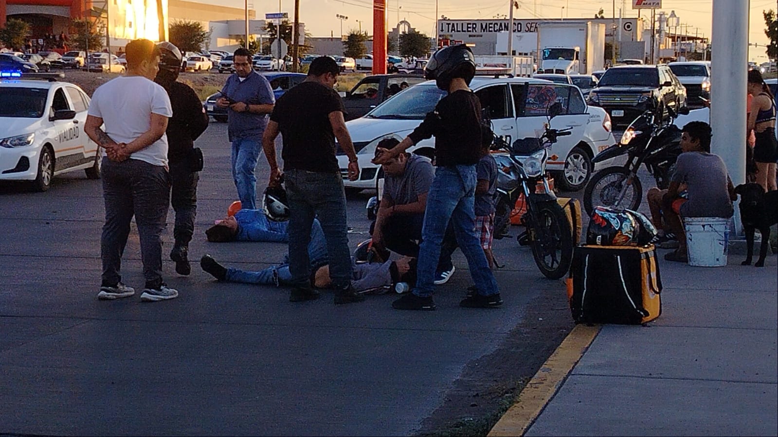 Tres lesionados, entre ellos dos mujeres, saldo de choque entre dos motos en la Baeza