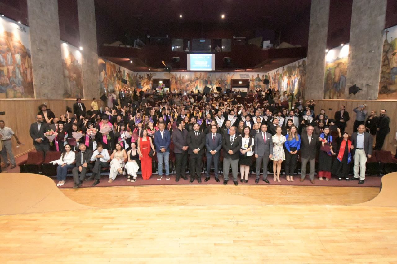 Egresa la Generación 2025-B de la Facultad de Filosofía y Letras de la UACH