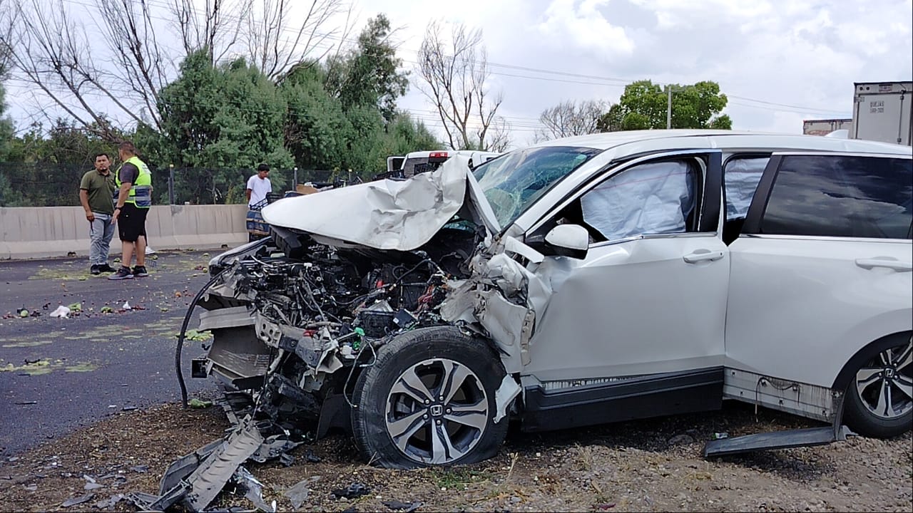 Tres lesionados en choque en la carretera federal, entre ellos dos menores