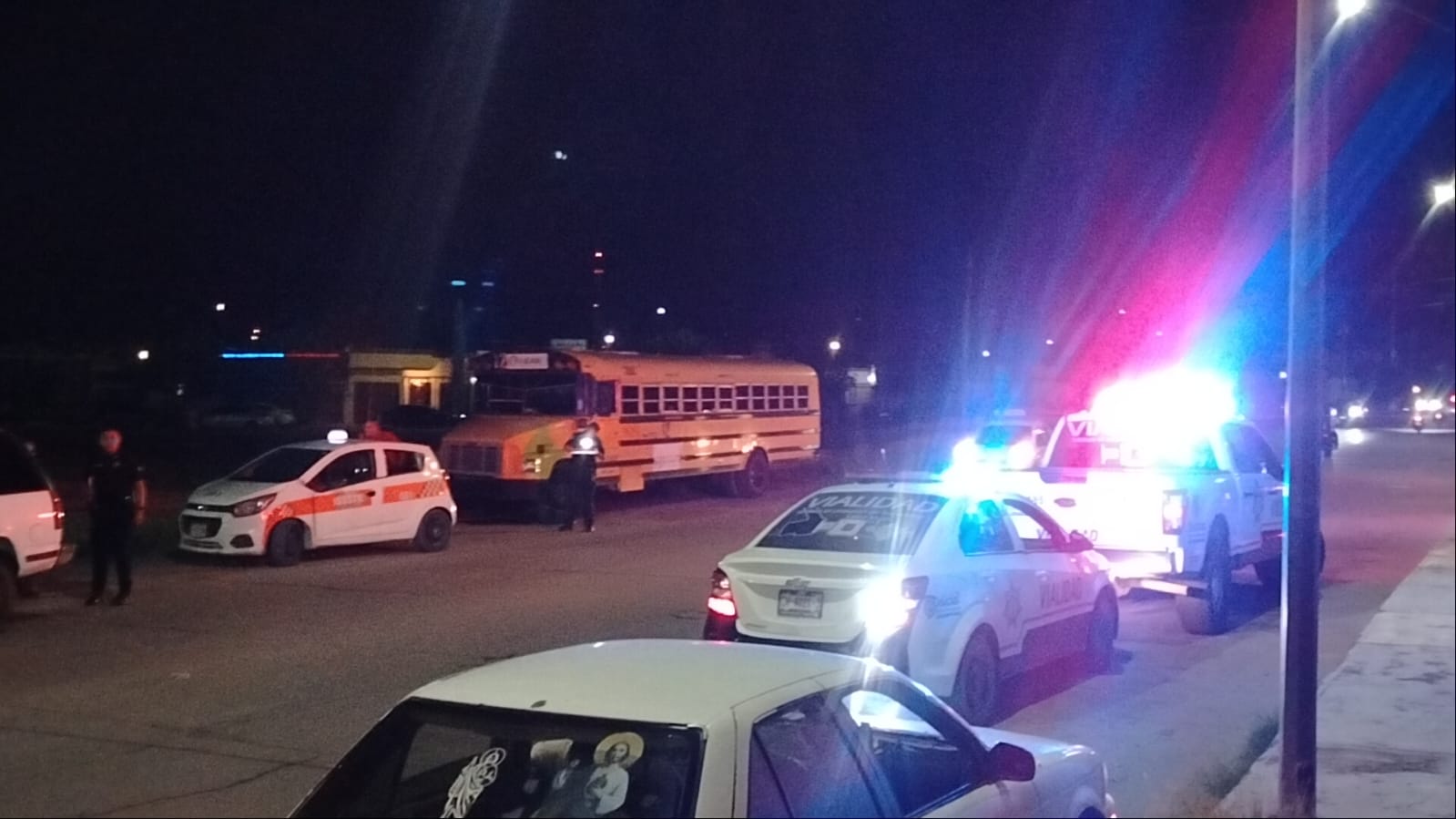 Chocan taxi y vehículo particular en Las Palmas