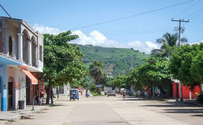 Investigan presunto matrimonio entre un adulto y una niña de 12 años en Oaxaca