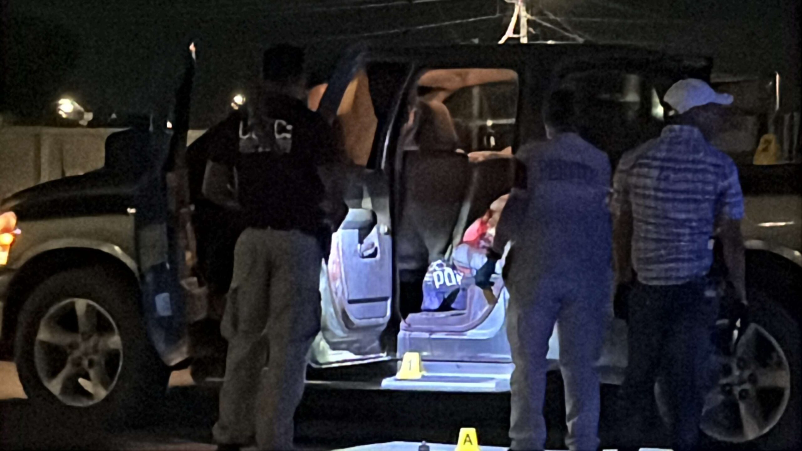 Ejecutan sicarios a uno y abandonan vehículo con cuerpo adentro