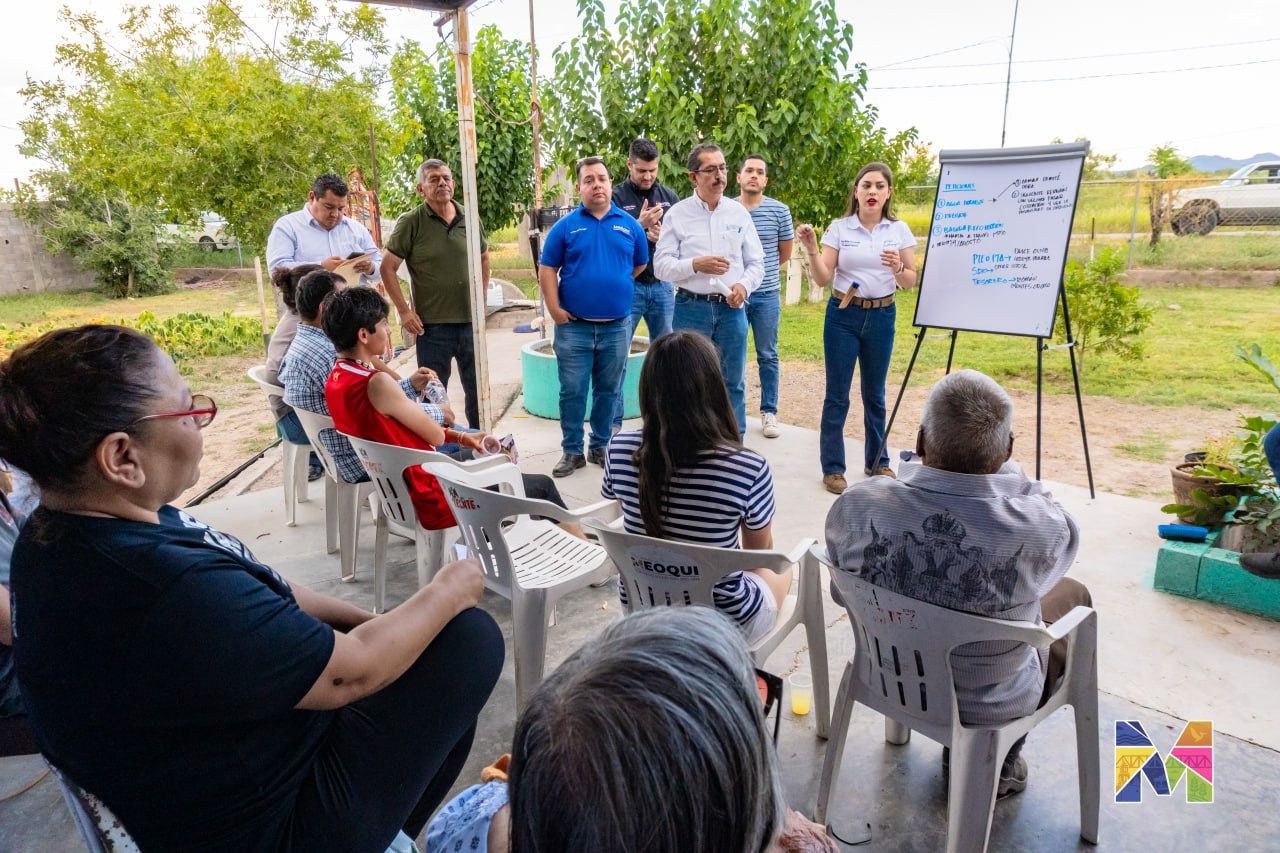 Hacen equipo Miriam Soto y familias, gestionarán agua, drenaje y electrificación para las Granjas San José en Meoqui