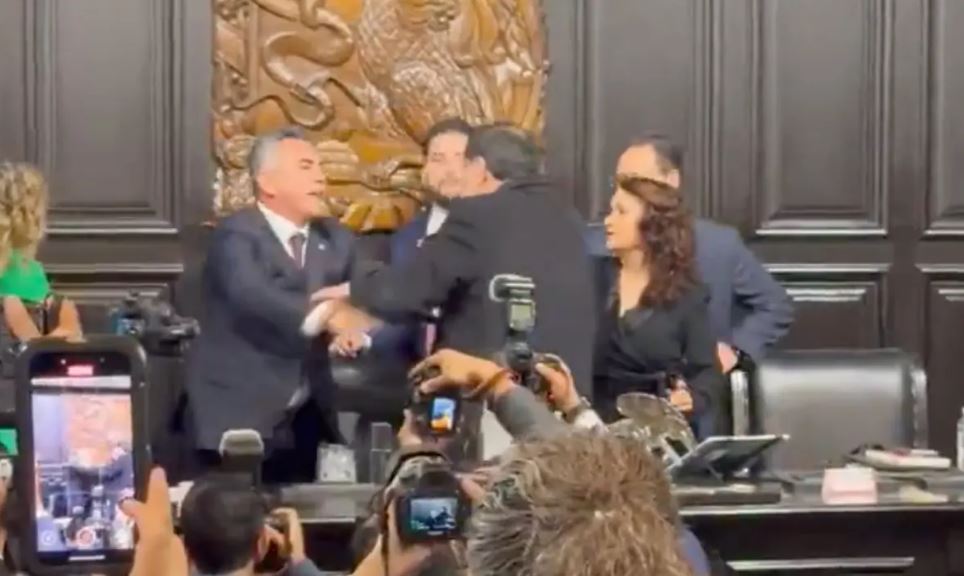 «Alito» Moreno y Gerardo Fernández Noroña se van a los golpes durante sesión del Senado