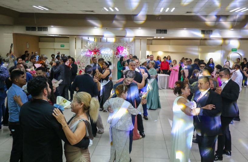 Celebra DIF Delicias tradicional Baile de los Abuelos en Delicias