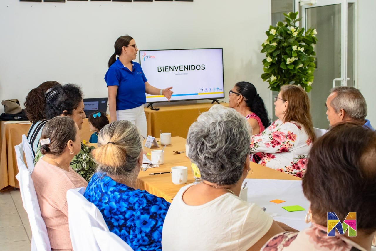 Se reúnen Miriam Soto y CENPRO con grupos de la 3er edad de Meoqui